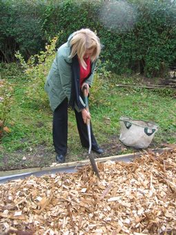 Friday 2nd October 2009: Spreading the new woodchip on the path
