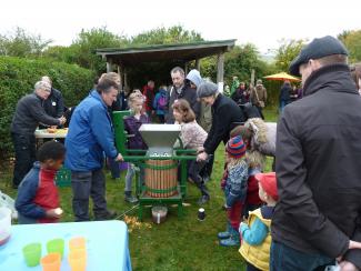 making apple juice at Apple Day 2015